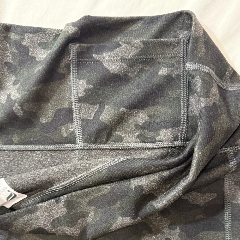 Fabletics PowerHold Leggings Women 2X High Waist Camo Pocket Activewear